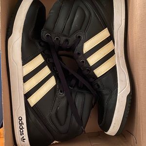 Adidas Court Attitude